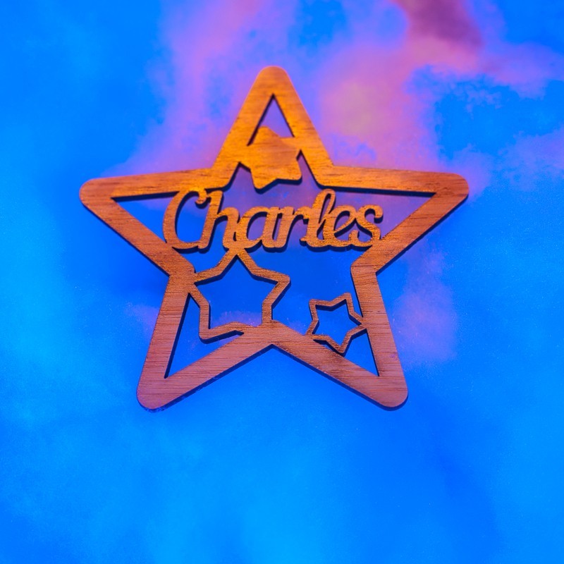 Etoile découpée en bois