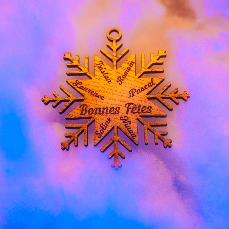 Flocon découpé en bois